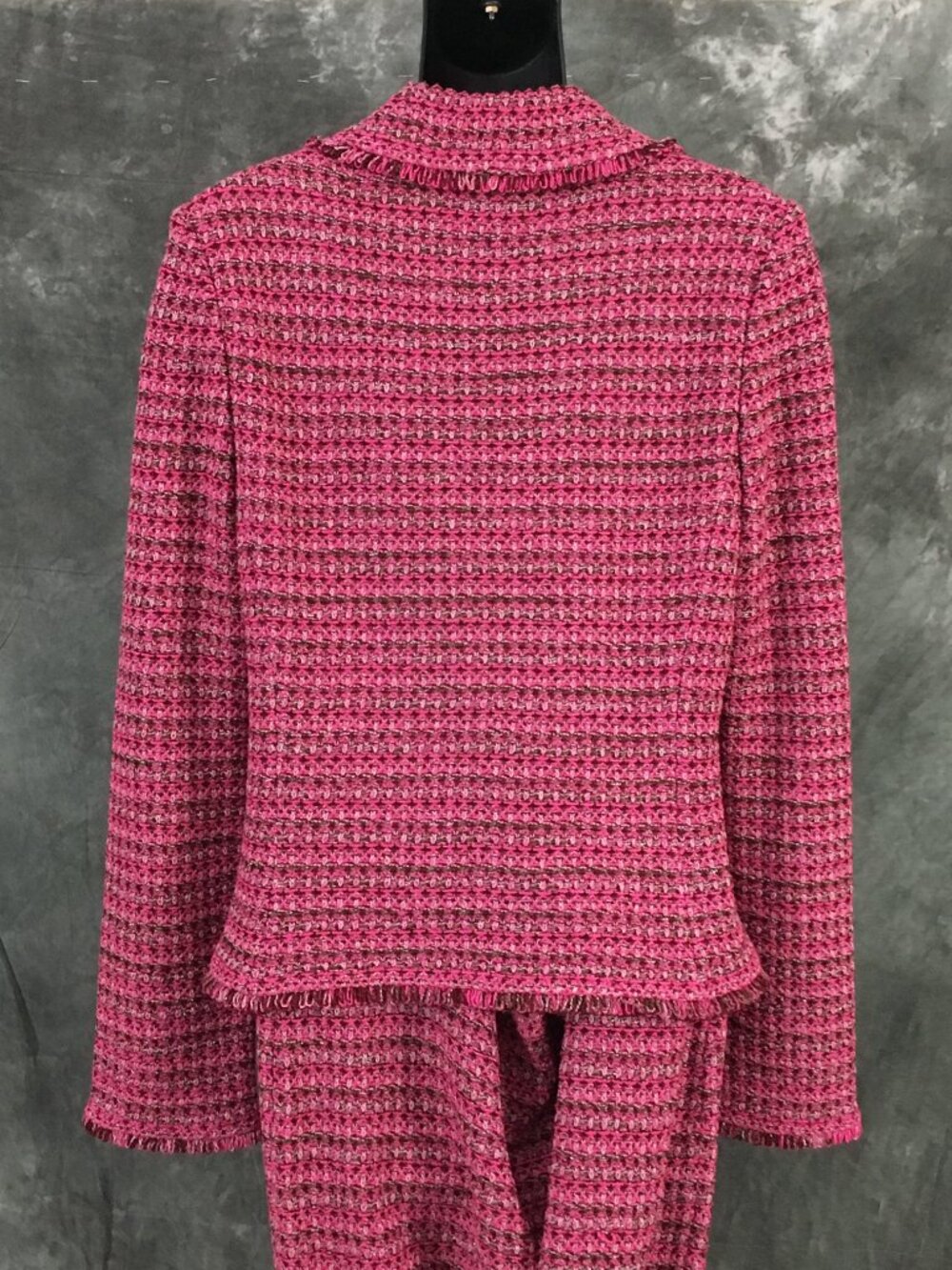 BEAUTIFUL St John knit pink multi fringe jacket skirt suit size 6 8 - Picture 8 of 10